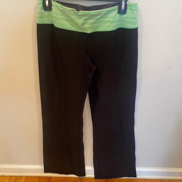 lululemon athletica Pants - Groove yoga pants. Reversible. Size 8. No flaws.